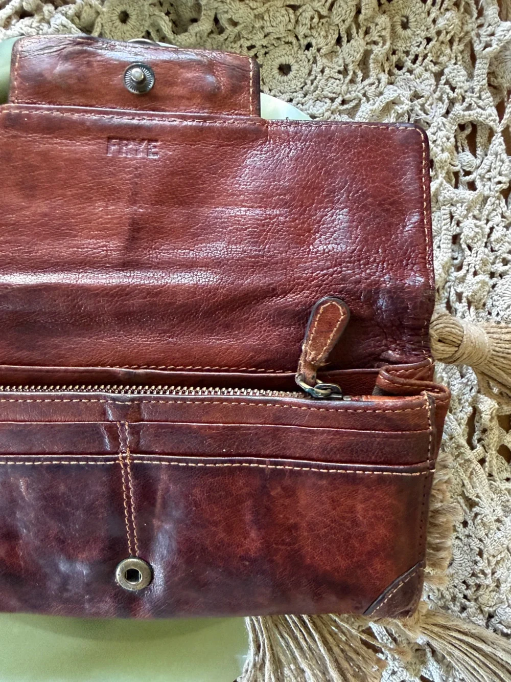 Frye Cameron Continental Cognac Rust Brown Leather Clutch Wallet